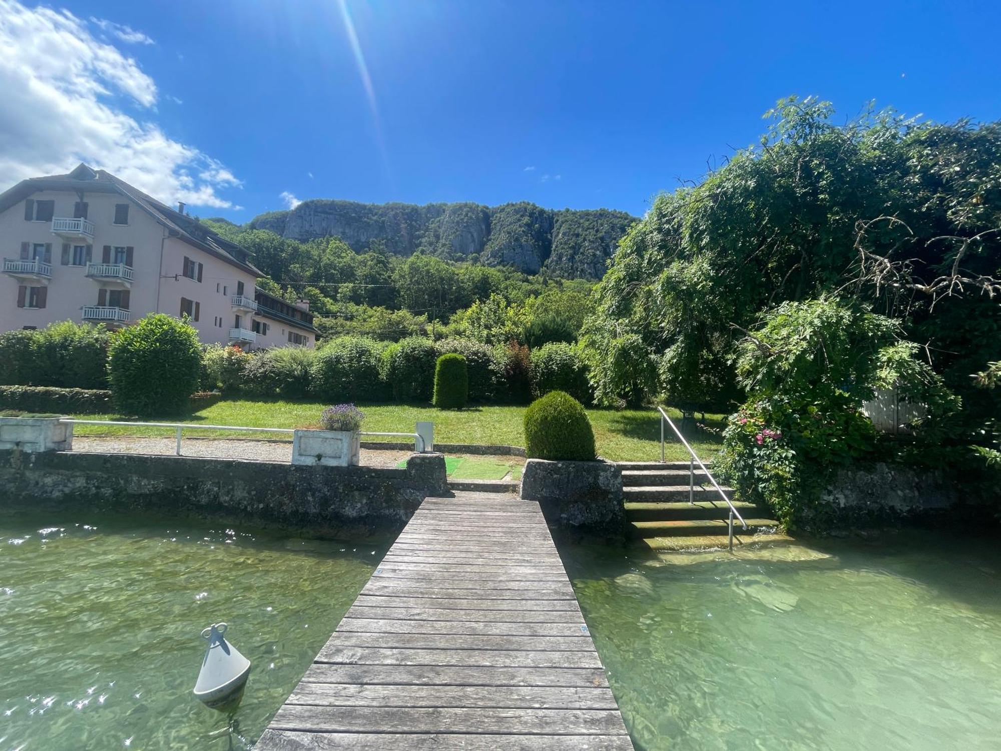 Rare 2 Bedroom With Private Beach On Lake Annecy ドゥサール エクステリア 写真